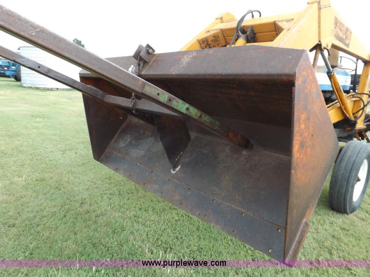 image for item H9177 1969 Ford 5000 tractor