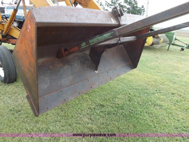 image for item H9177 1969 Ford 5000 tractor