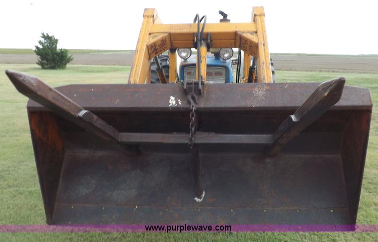 image for item H9177 1969 Ford 5000 tractor