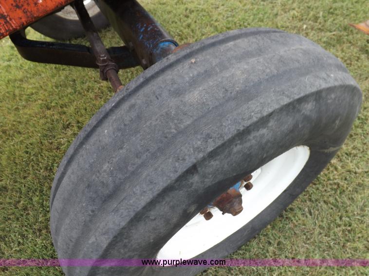 image for item H9177 1969 Ford 5000 tractor