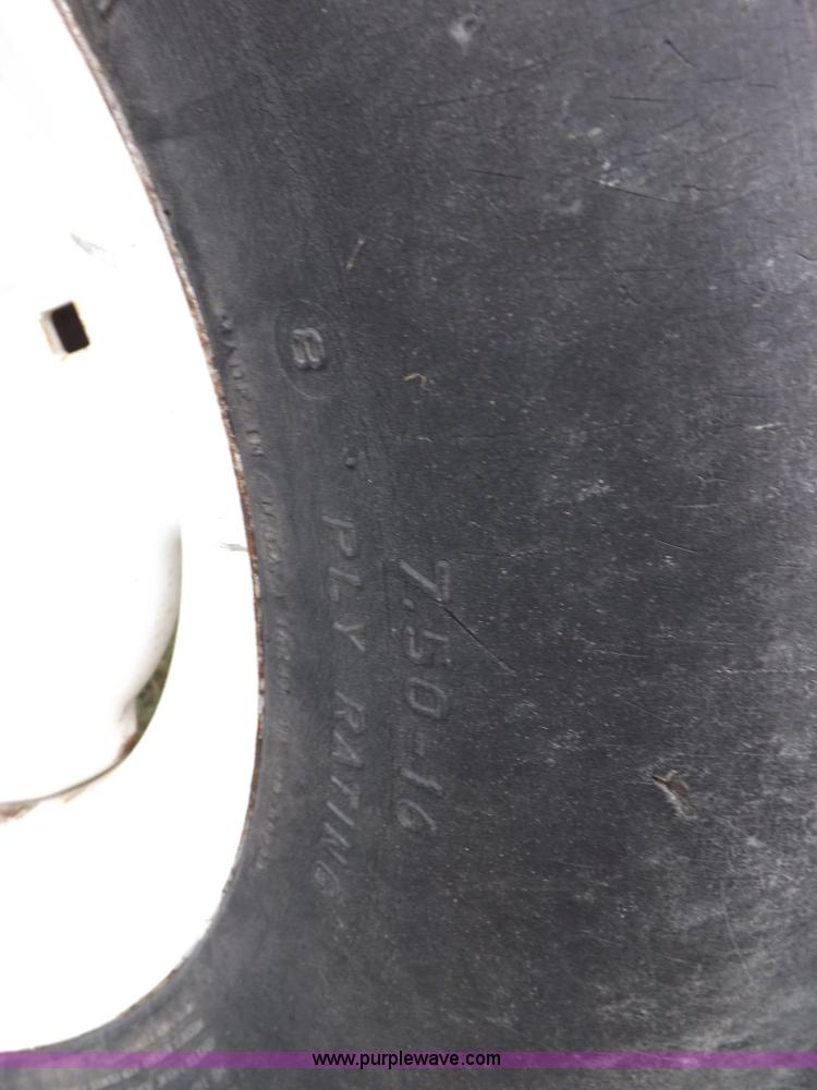 image for item H9177 1969 Ford 5000 tractor