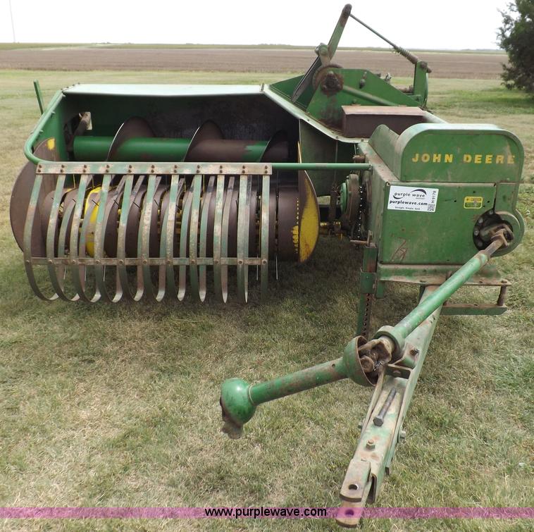 image for item H9178 John Deere 24T square baler