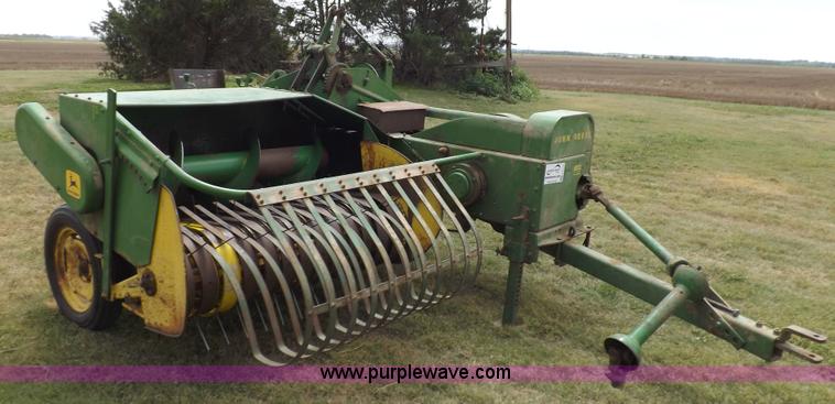 image for item H9178 John Deere 24T square baler