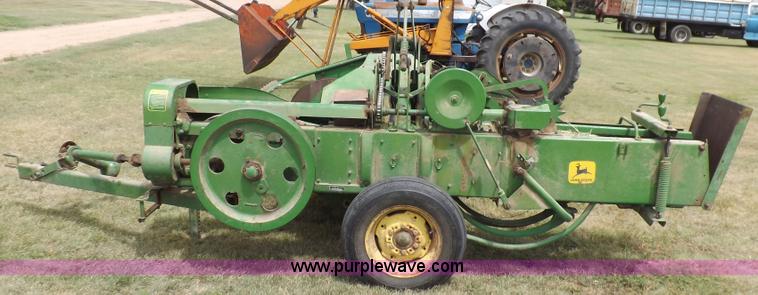 image for item H9178 John Deere 24T square baler