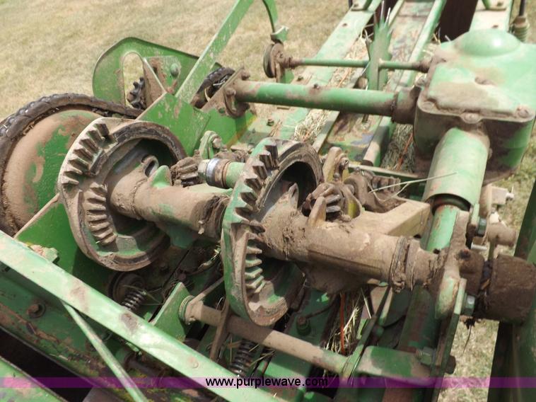 image for item H9178 John Deere 24T square baler