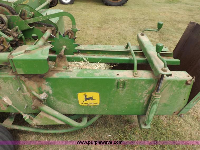 image for item H9178 John Deere 24T square baler