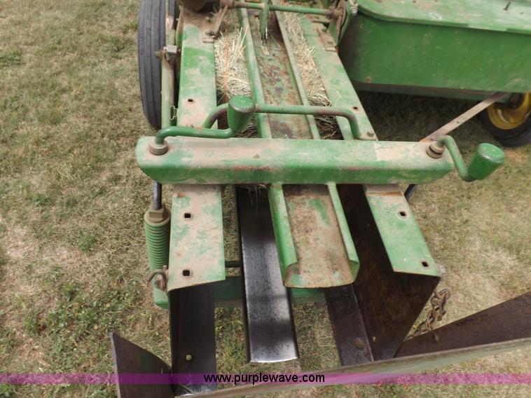 image for item H9178 John Deere 24T square baler