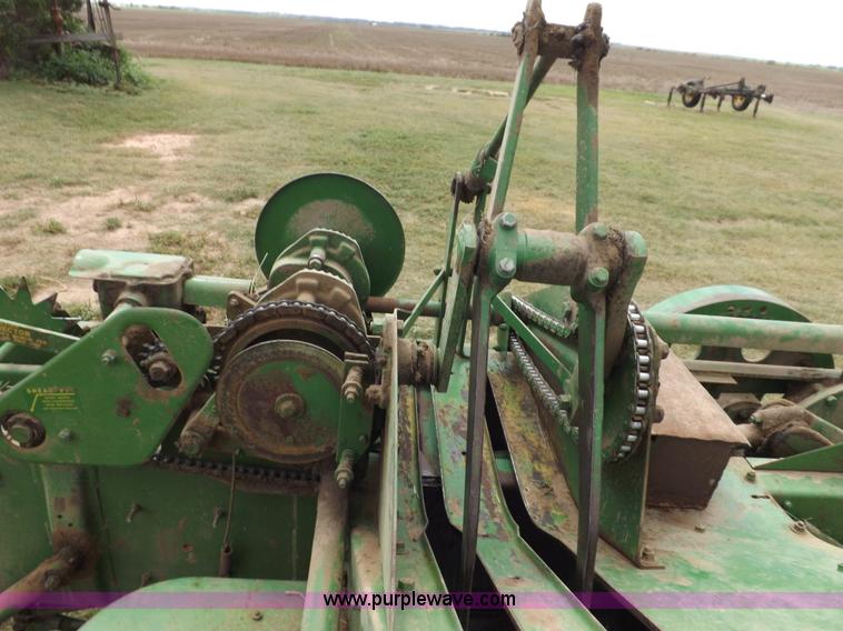 image for item H9178 John Deere 24T square baler