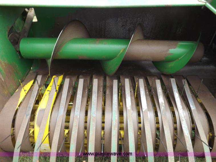 image for item H9178 John Deere 24T square baler