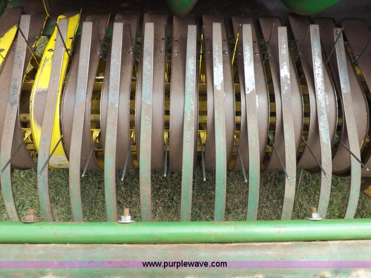 image for item H9178 John Deere 24T square baler