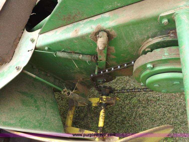 image for item H9178 John Deere 24T square baler