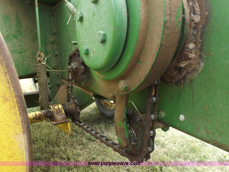 image for item H9178 John Deere 24T square baler