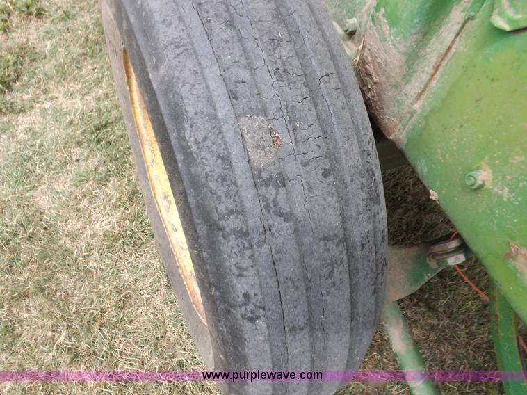 image for item H9178 John Deere 24T square baler