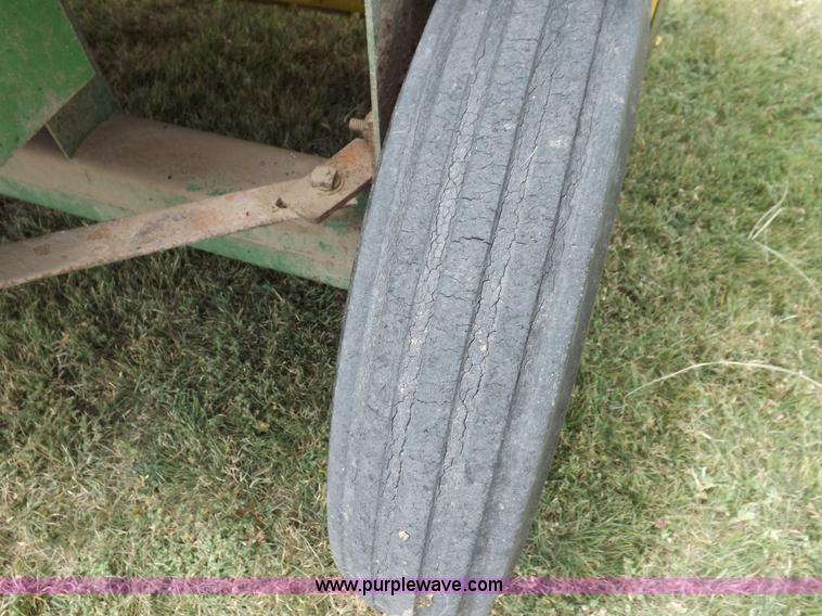 image for item H9178 John Deere 24T square baler