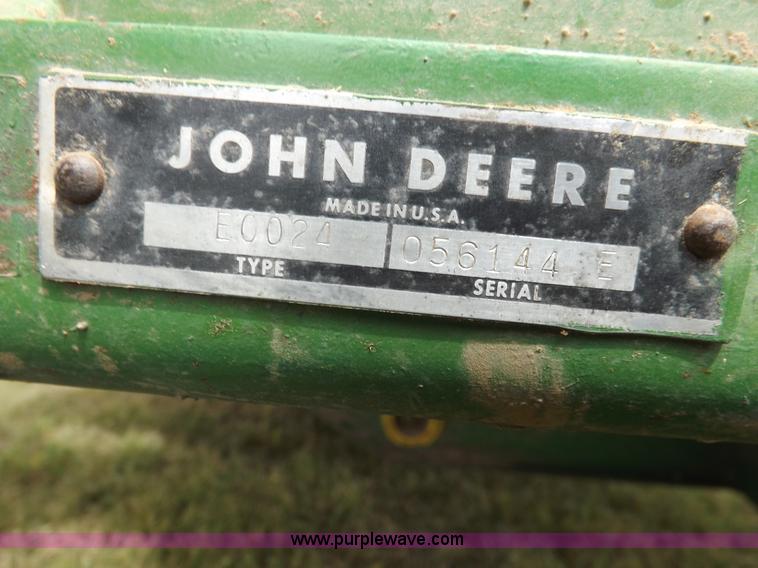 image for item H9178 John Deere 24T square baler