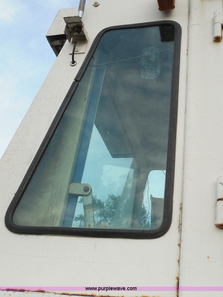 image for item I3421 1976 Case 1570 Spirit of 76 tractor