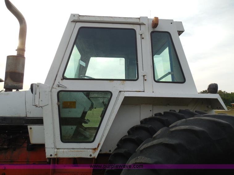 image for item I3421 1976 Case 1570 Spirit of 76 tractor