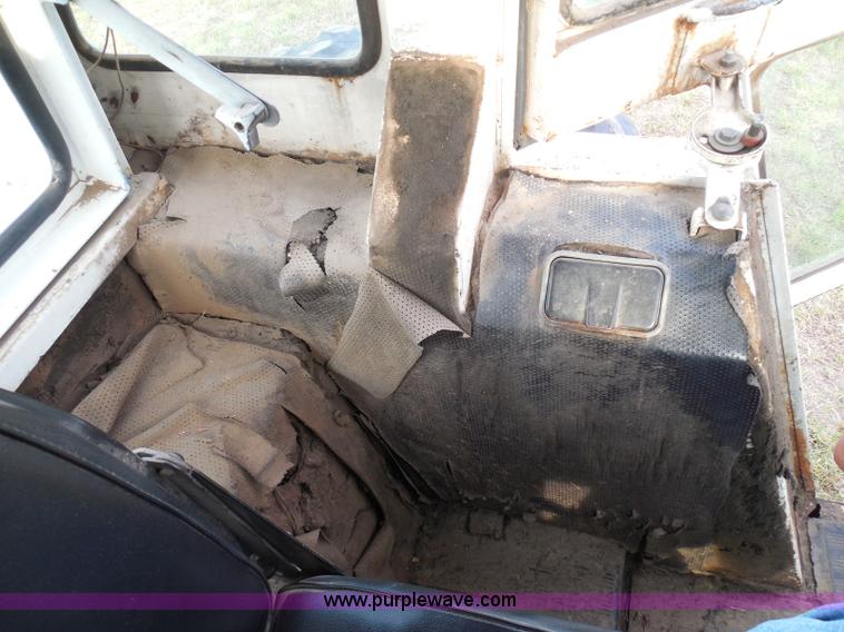 image for item I3421 1976 Case 1570 Spirit of 76 tractor