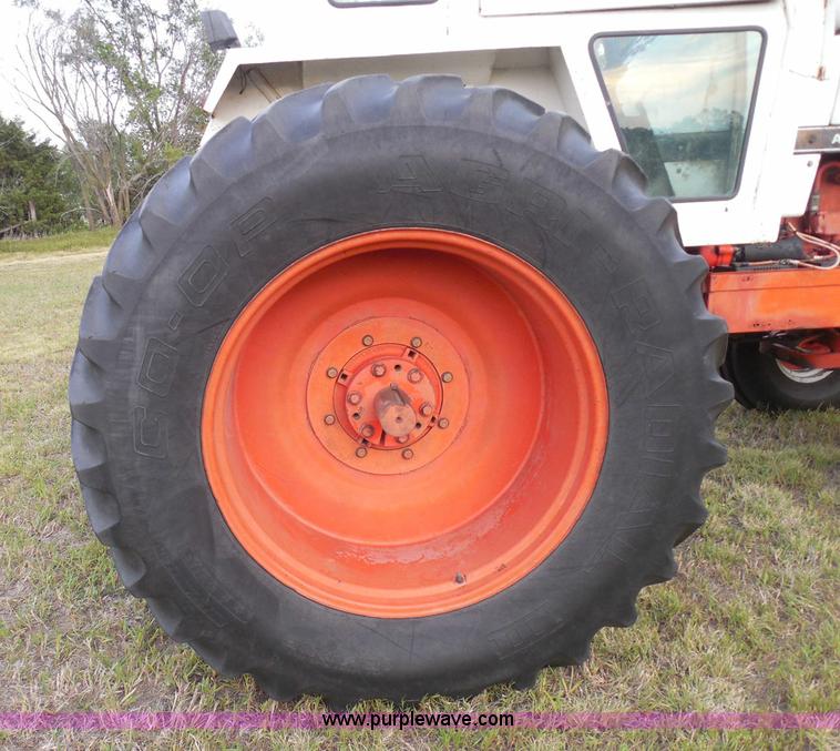 image for item I3421 1976 Case 1570 Spirit of 76 tractor