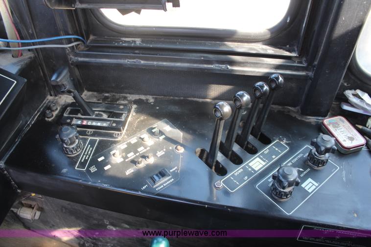 image for item I5856 1996 Ag-Chem Big A 2800 self-propelled sprayer