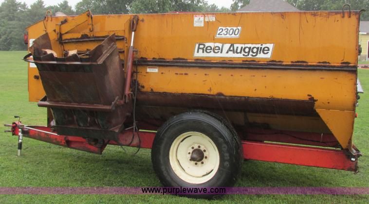 image for item I6149 Knight RA2300 feed mixer wagon