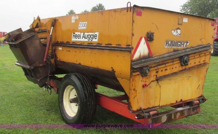 image for item I6149 Knight RA2300 feed mixer wagon