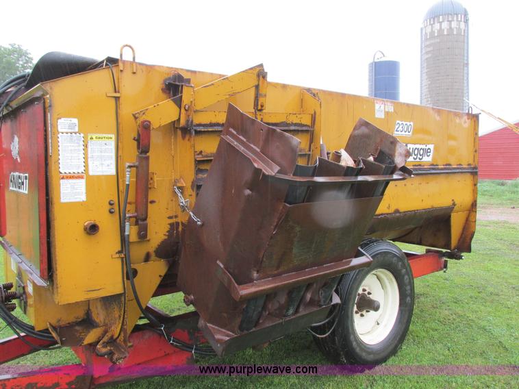 image for item I6149 Knight RA2300 feed mixer wagon