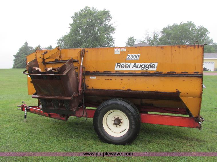 image for item I6149 Knight RA2300 feed mixer wagon