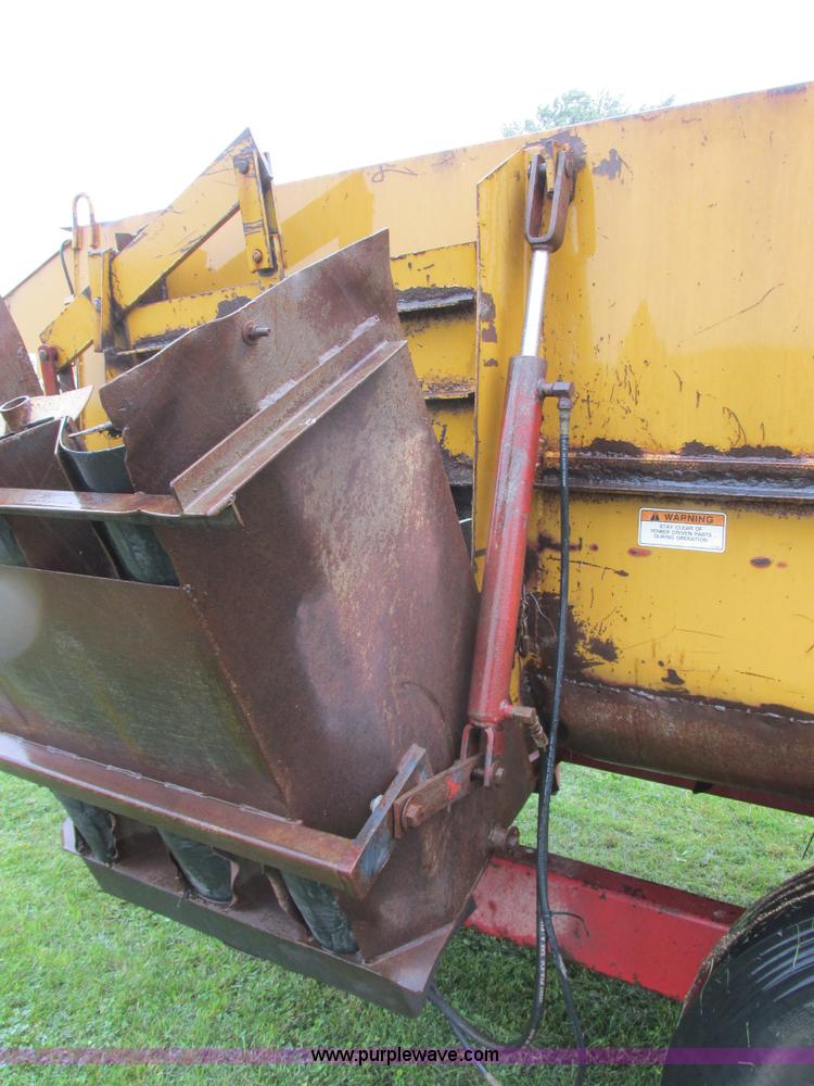 image for item I6149 Knight RA2300 feed mixer wagon