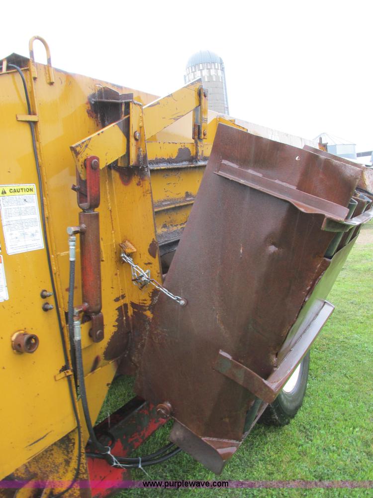 image for item I6149 Knight RA2300 feed mixer wagon
