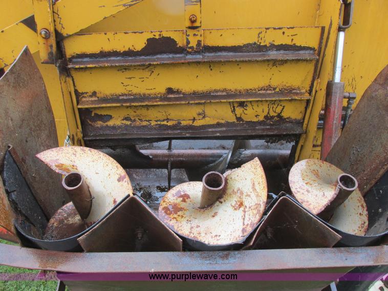 image for item I6149 Knight RA2300 feed mixer wagon