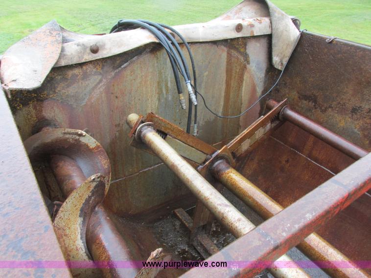 image for item I6149 Knight RA2300 feed mixer wagon