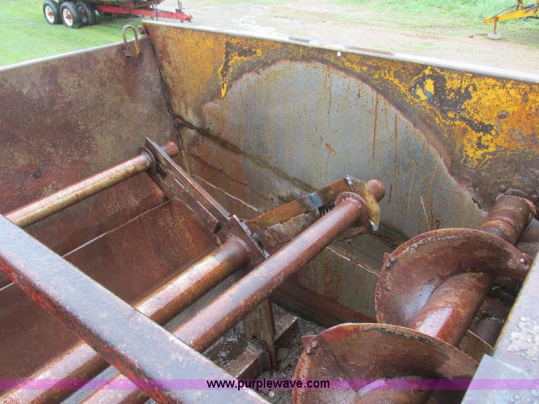 image for item I6149 Knight RA2300 feed mixer wagon