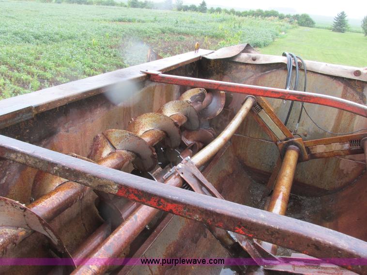 image for item I6149 Knight RA2300 feed mixer wagon