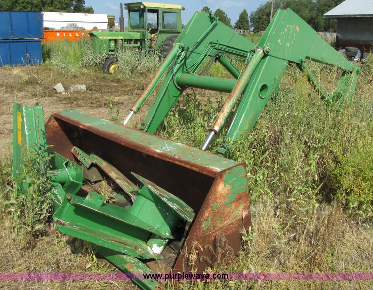 image for item I6174 Farm Hand F140B loader