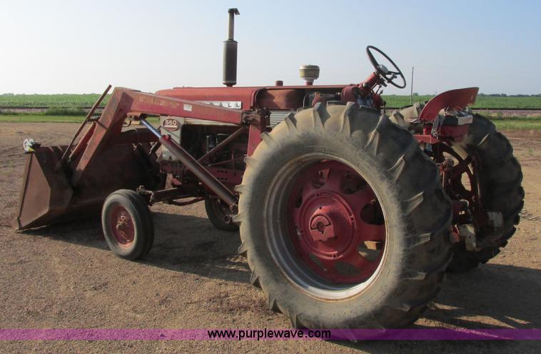 image for item I6176 McCormick Farmall 560 tractor