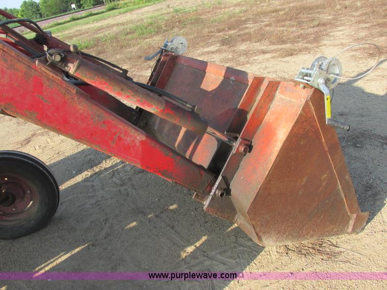 image for item I6176 McCormick Farmall 560 tractor