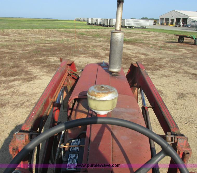 image for item I6176 McCormick Farmall 560 tractor