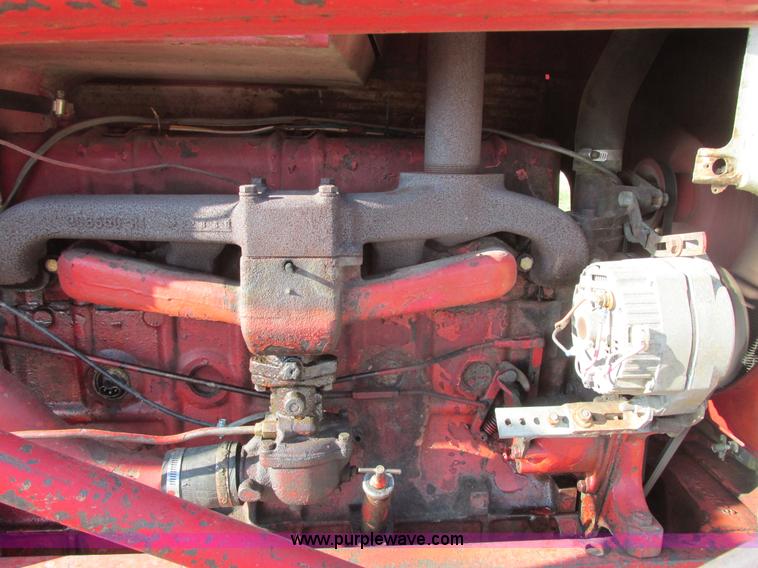 image for item I6176 McCormick Farmall 560 tractor