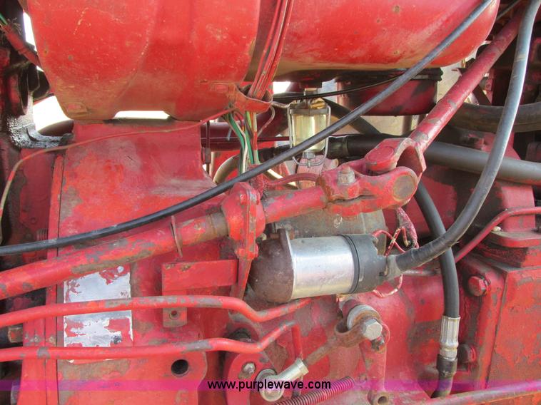 image for item I6176 McCormick Farmall 560 tractor