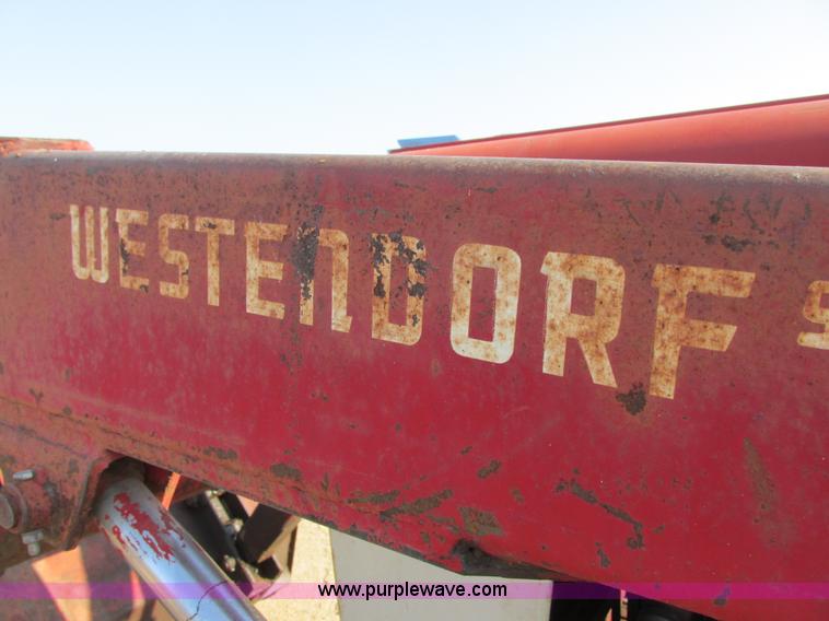 image for item I6176 McCormick Farmall 560 tractor