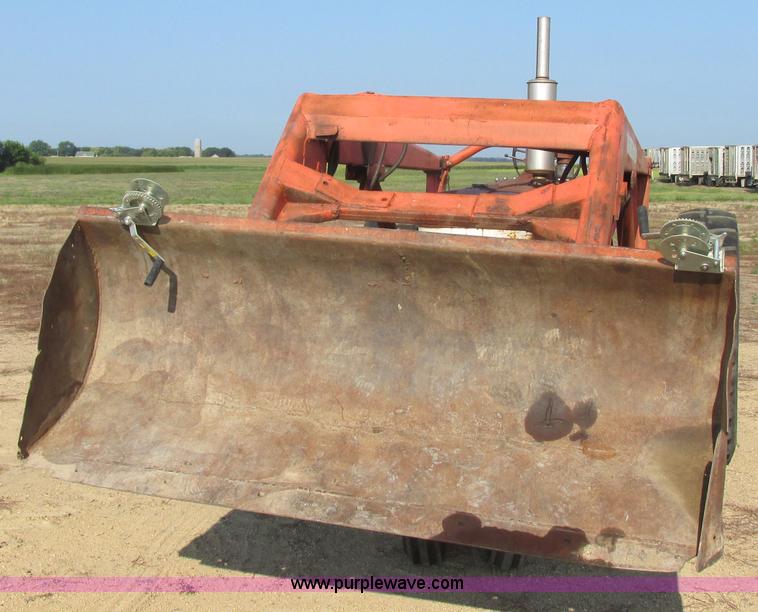 image for item I6177 McCormick Farmall 400 tractor