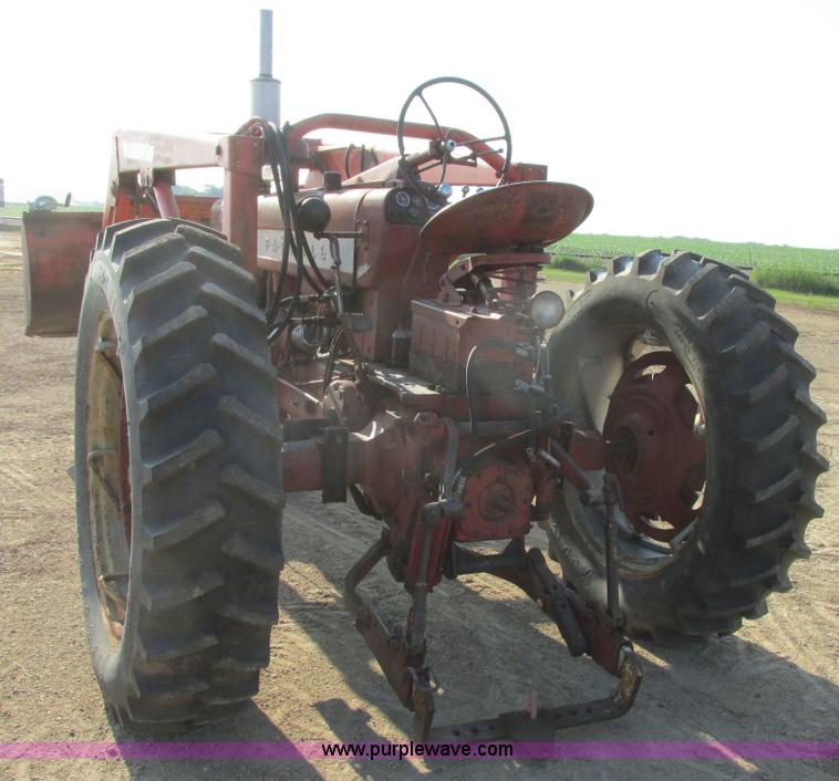 image for item I6177 McCormick Farmall 400 tractor