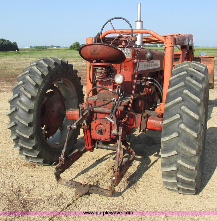 image for item I6177 McCormick Farmall 400 tractor