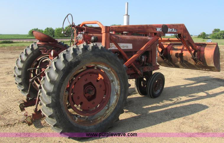 image for item I6177 McCormick Farmall 400 tractor