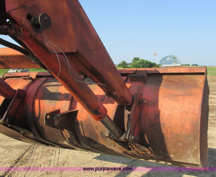 image for item I6177 McCormick Farmall 400 tractor