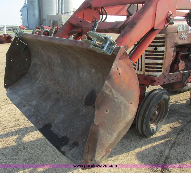 image for item I6177 McCormick Farmall 400 tractor