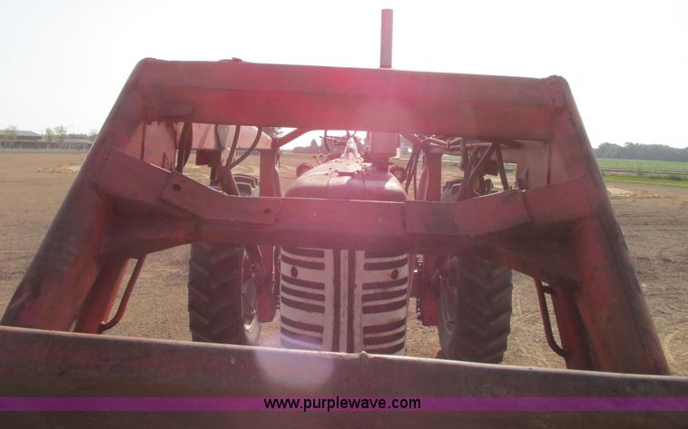 image for item I6177 McCormick Farmall 400 tractor