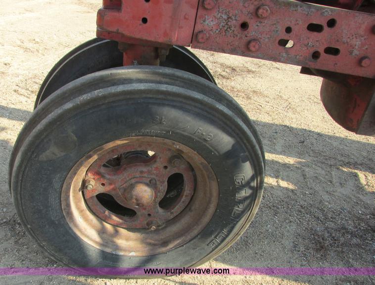 image for item I6177 McCormick Farmall 400 tractor