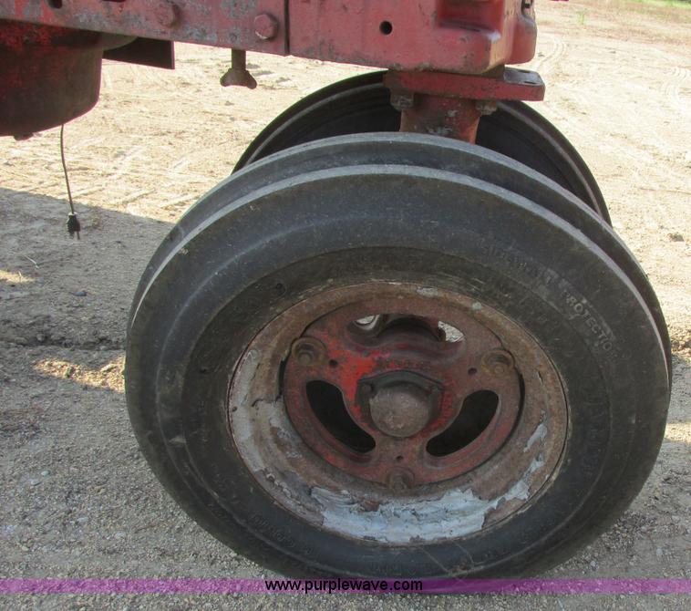 image for item I6177 McCormick Farmall 400 tractor